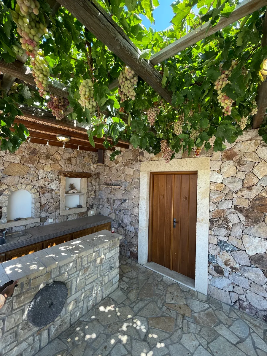 Outdoor patio at Elias Lipsi Studios